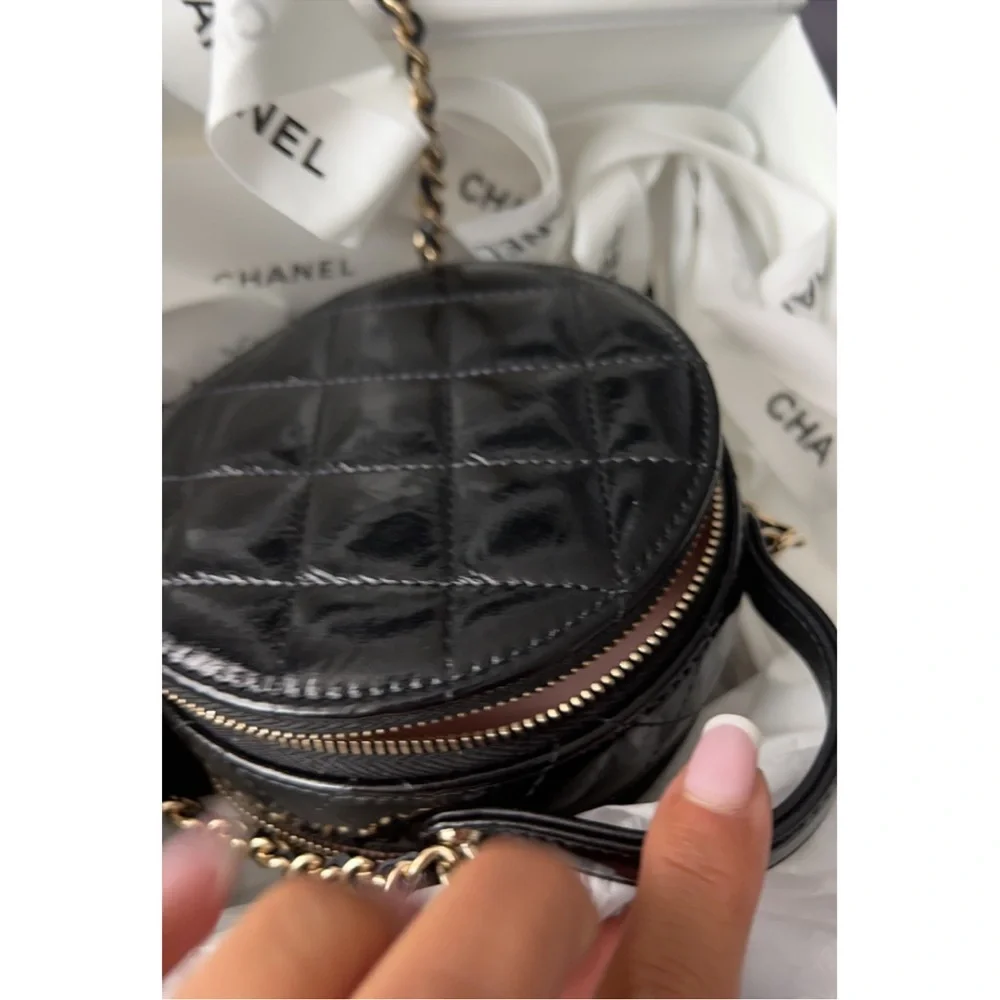 Chanel Evening Bag Black Patent Leather
CC Logo, - Picture 6 of 10